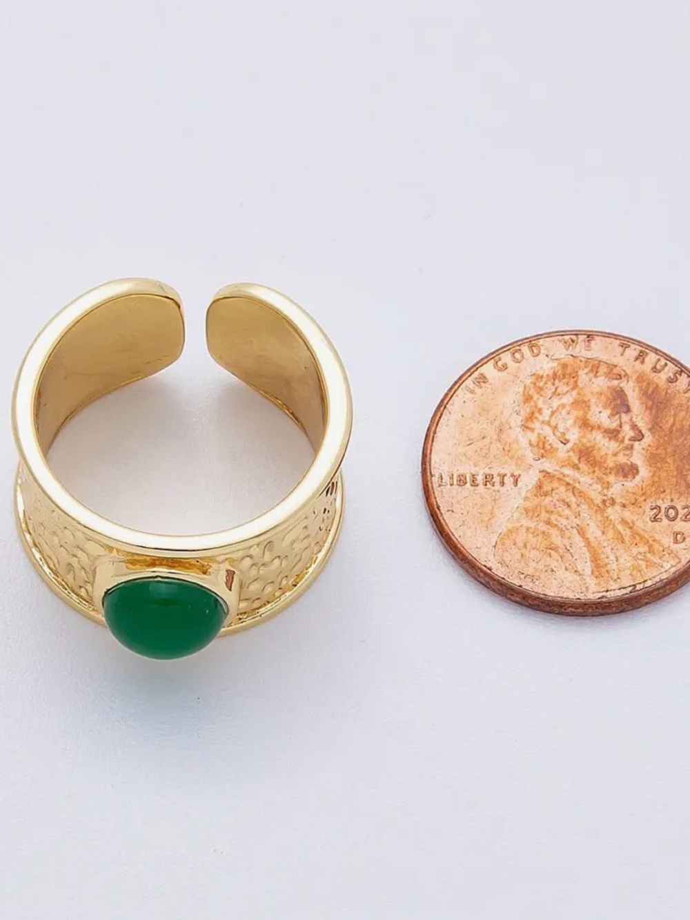 16K Gold Filled Red, Green Cabochon Gemstone Hammered Wide Band Ring - Picture 7 of 7